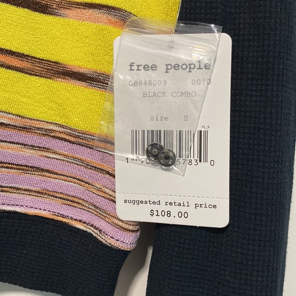 NWT Free Peo­ple
Mountain Mama Layering Crop Pullover |Size Medium - Picture 10 of 14